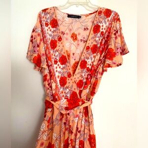 Runs small fits like a true XL - 1X My fav dress. EC. orange floral wrap. Midi
